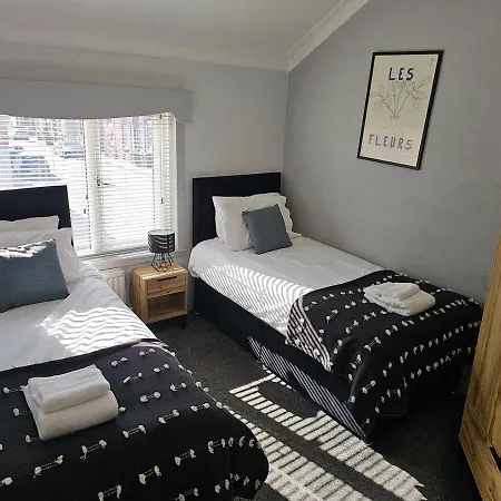 Homebird - East Park House Будинок відпочинку *
