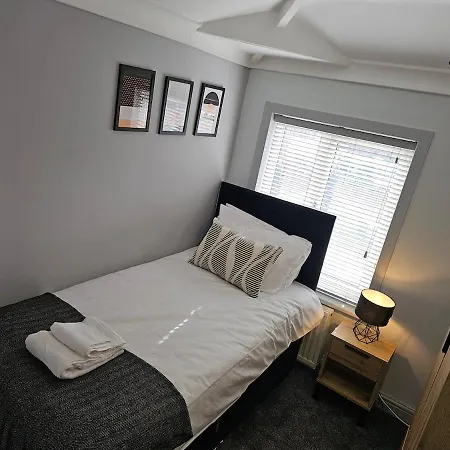 Spacious 3-bedroom Semi Detached House By Homebird Management Short Lets & Serviced With Private Parking & Garden Holiday home