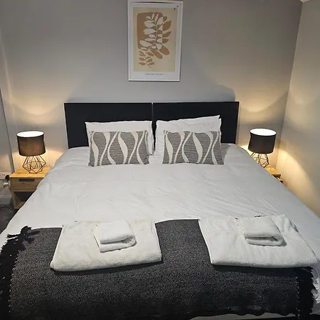 Spacious 3-bedroom Semi Detached House By Homebird Management Short Lets & Serviced With Private Parking & Garden