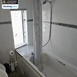 Nyaraló Spacious 3-bedroom Semi Detached House By Homebird Management Short Lets & Serviced With Private Parking & Garden Leeds