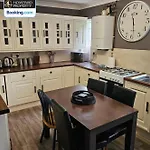 Nyaraló Spacious 3-bedroom Semi Detached House By Homebird Management Short Lets & Serviced With Private Parking & Garden Leeds
