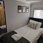 Spacious 3-bedroom Semi Detached House By Homebird Management Short Lets & Serviced With Private Parking & Garden Nyaraló
