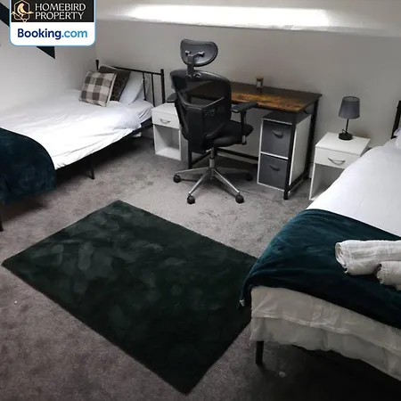 Spacious 3-bedroom Semi Detached House By Homebird Management Short Lets & Serviced With Private Parking & Garden Holiday home