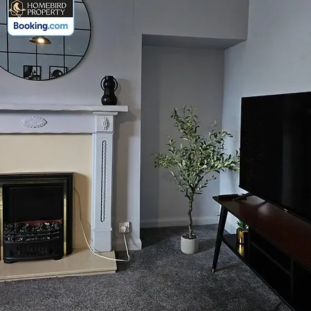 Spacious 3-bedroom Semi Detached House By Homebird Management Short Lets & Serviced With Private Parking & Garden Holiday home *