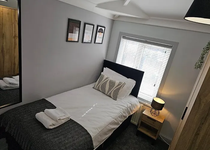 Spacious 3-bedroom Semi Detached House By Homebird Management Short Lets & Serviced With Private Parking & Garden Holiday home